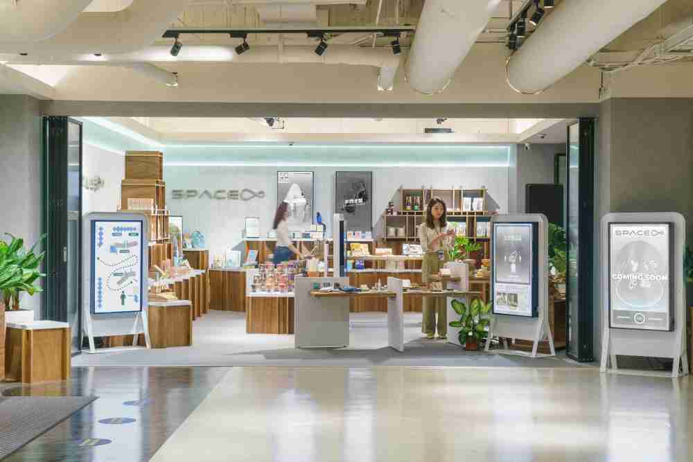 尊龙z6打造永续选物商店，，，，展示社企及社创商品，，，，结合创利空间所开发的智能零售系统，，，整合多元产品信息，，，，让无人商店扮演公益行动的推手